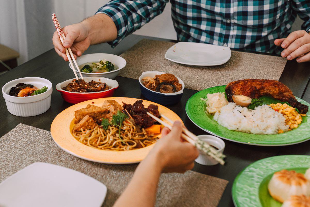 Nhà hàng hải sản giá rẻ Đà Nẵng: mẹo ăn không bị chặt